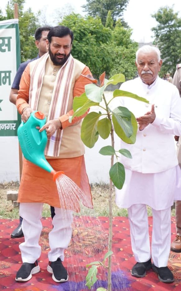 Haryana CM Urges Citizens to Plant Trees on World Environment Day; Holds Public Grievance Meet in Ladwa