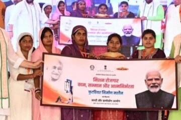 Khadi Is a Symbol of Labour, Dignity and Self-Respect of Crores of Indians: Haryana CM Nayab Singh Saini