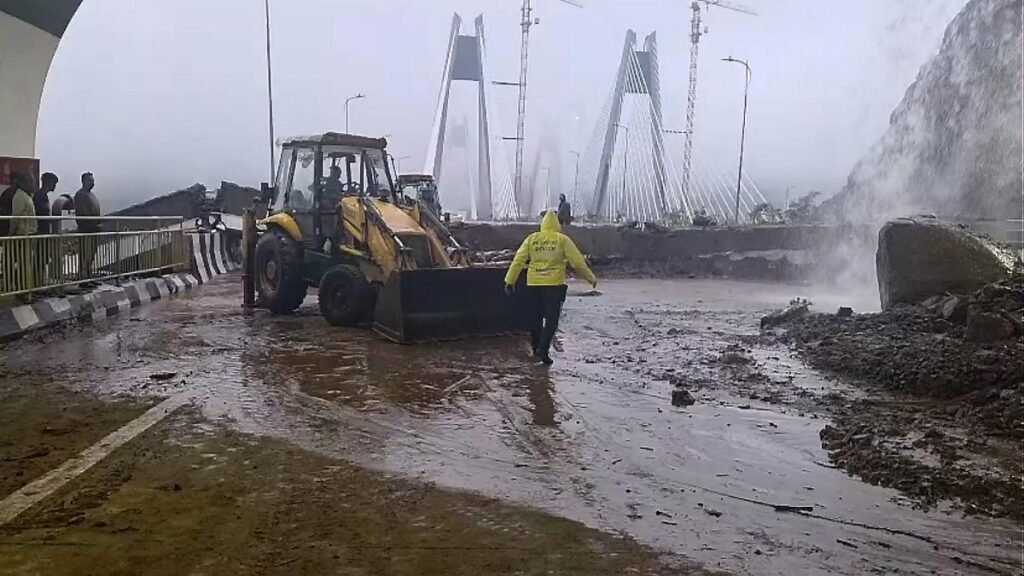 Heavy Monsoon Rains Hit Maharashtra, Trigger Highway Closure and Rail Disruptions
