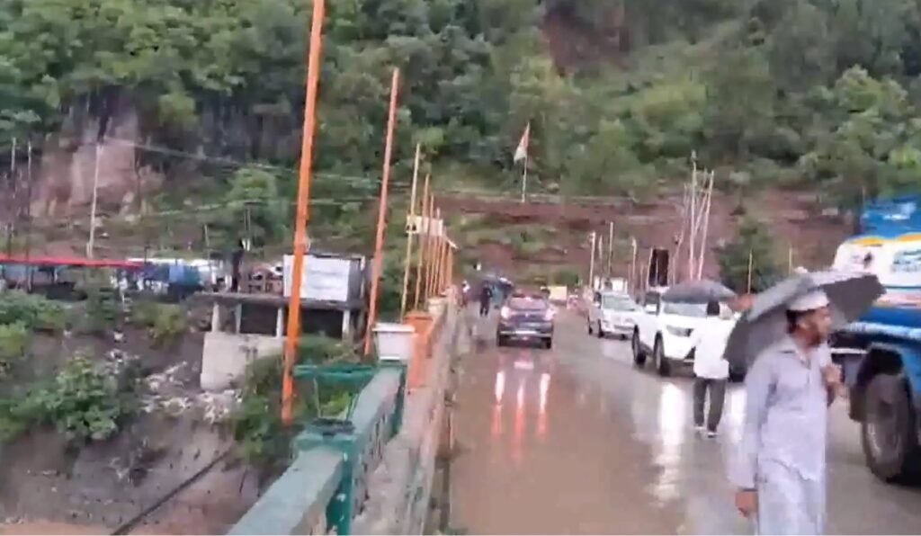 Cloudburst-Like Rains Trigger Flooding in Rajouri, Vehicles Carried Away; Authorities Urge Public to Stay Indoors