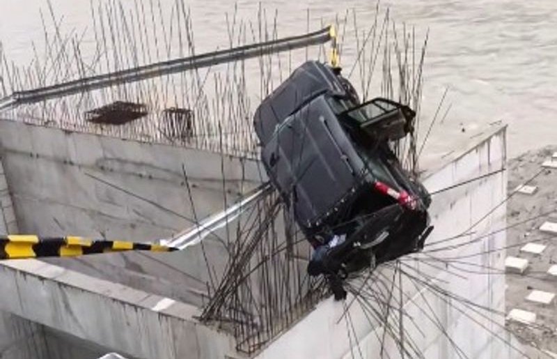 One Dead, Three Injured After SUV Hits Bridge Construction Site Near Atal Tunnel