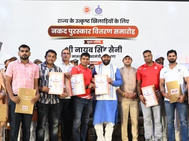 CM Saini Distributes 20 Crore in Cash Rewards to 198 Athletes, Pledges Expanded Sports Infrastructure across Haryana