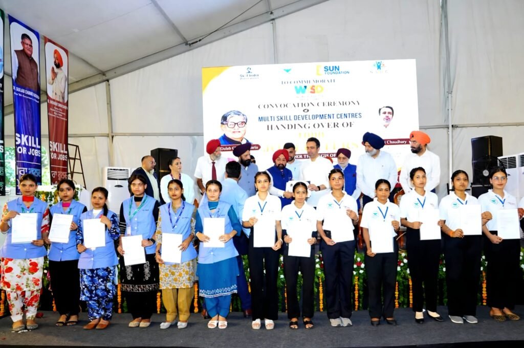 Punjab Governor and Union Minister Hand Over 1,044 Job Letters to Skilled Youth at Ludhiana Convocation