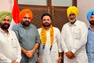 Shiromani Akali Dal Youth Leader Hanish Bansal Joins Aam Aadmi Party in Mansa