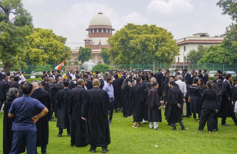 Supreme Court Lawyers Recite Preamble in Solidarity With Protesting Students at Jantar Mantar