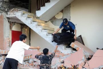 Flores Earthquake Death Toll Reaches 47 as Rescue Crews Battle Landslides