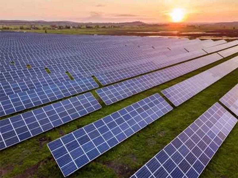 India’s Solar Expansion Sparks Industry Shift as Domestic Manufacturing Surpasses 200 GW Capacity