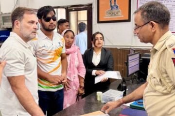 Delhi Police Register FIR Over Student’s Pellet Injuries After Rahul Gandhi Stages Seven-Hour Sit-In