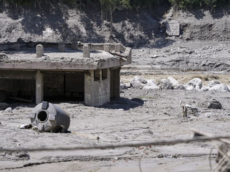 Nepal Floods: Toll Climbs to 675 as Rescue Teams Race to Find Nearly 2,400 Missing