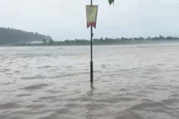 Ganga Rises Above Warning Level in Rishikesh as Heavy Rain Continues in Hills