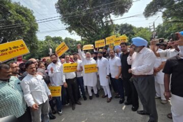 AAP Stages Protests Across Punjab Over BJP Parliamentarians Paying Tribute to 1984 Riots Convict Sajjan Kumar