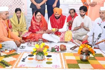 Haryana CM Nayab Singh Saini Prays at Mata Mansa Devi Temple on Ashwin Navratri; Inaugurates State’s First Tourist Police Post