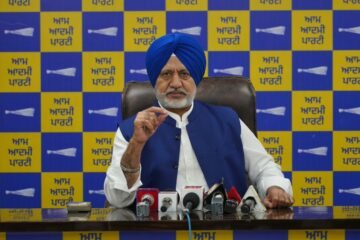 AAP Demands Amit Shah’s Resignation Over Delhi Police Action at Gurdwara Bangla Sahib