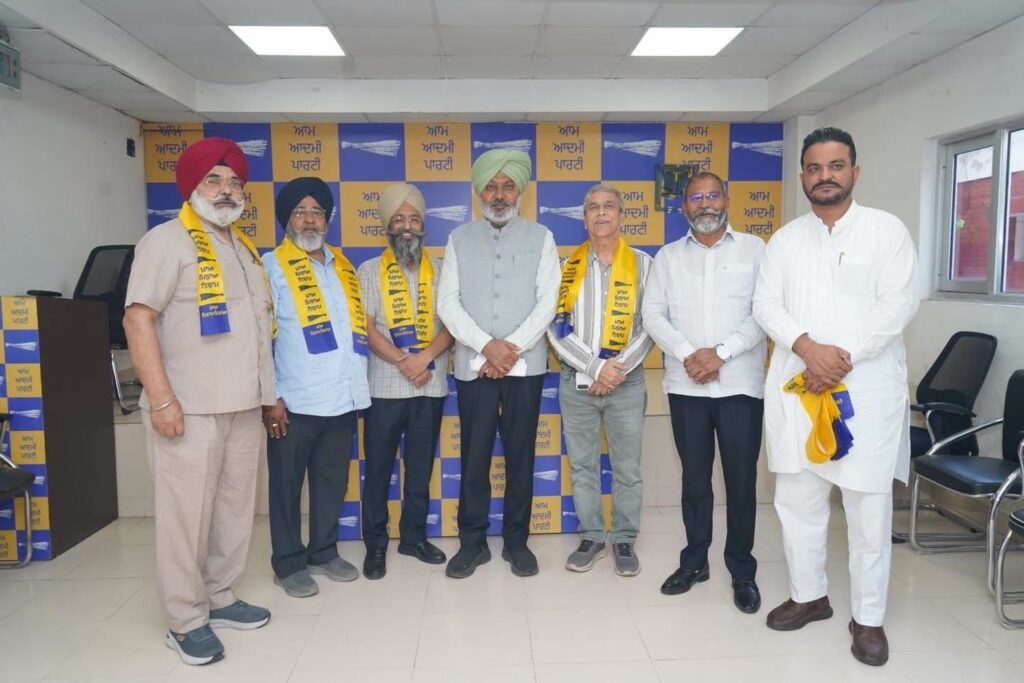 Former Congress Leader Davinderpal Singh, Other Prominent Faces Join AAP In Kapurthala
